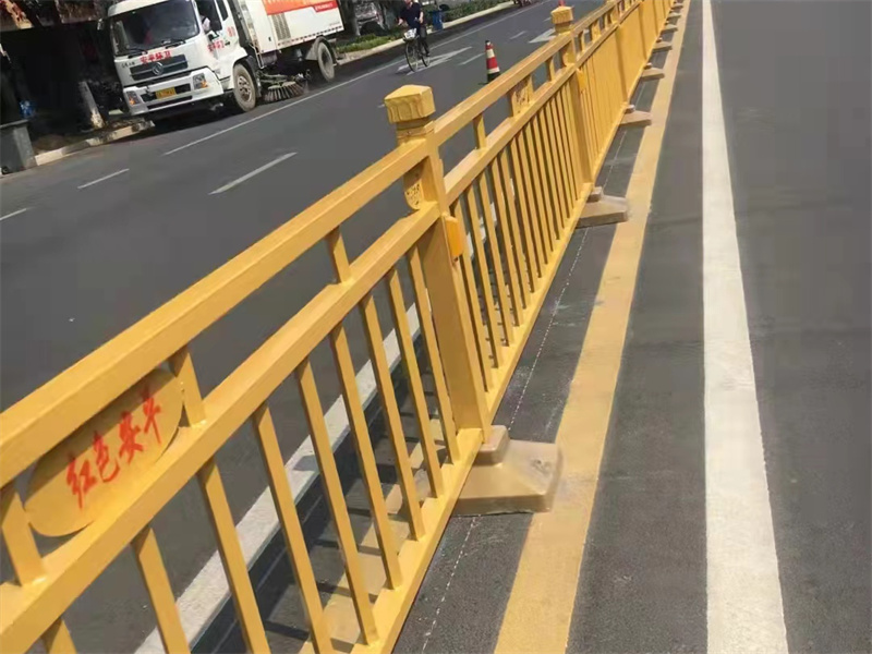 黄金道路护栏